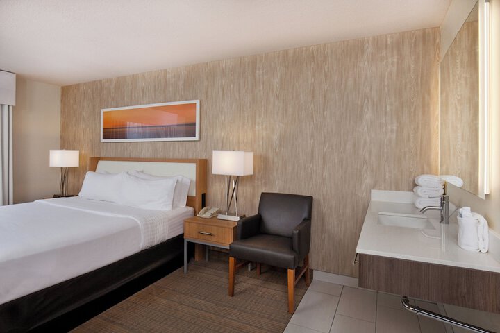 Room 15 of 36