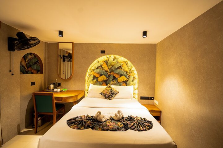 Room 2 of 7