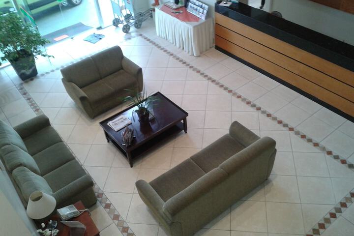 Entrance & Lobby