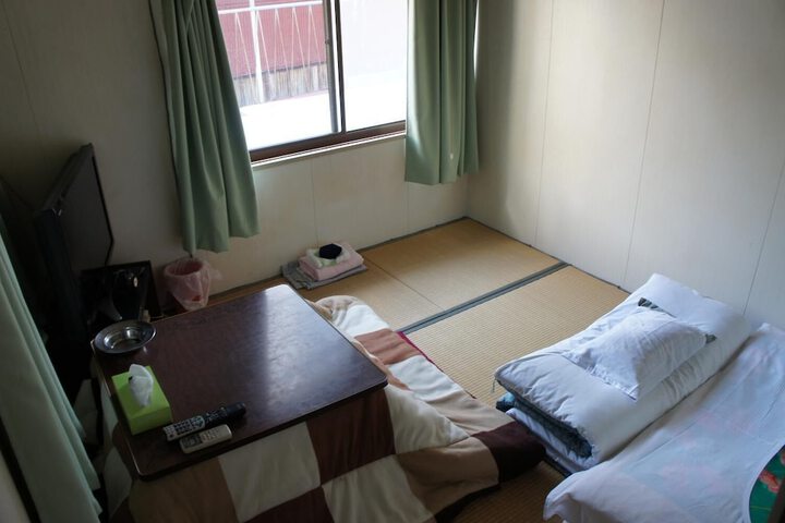 Room 6 of 25