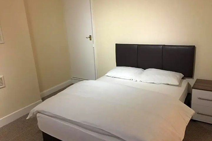 Room 2 of 6