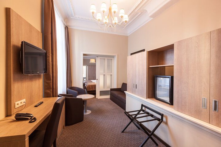 Room 7 of 28