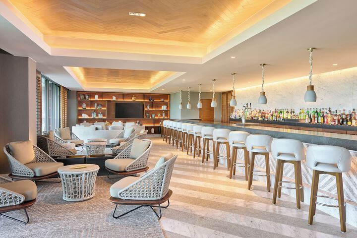Lounge 137 of 171