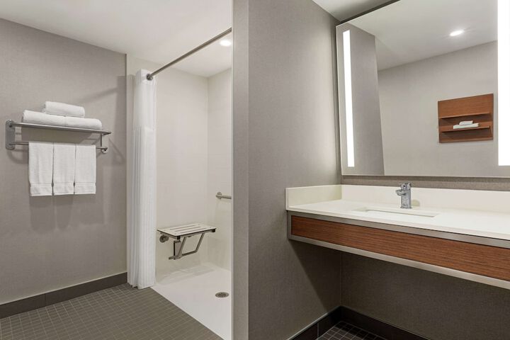 Room 25 of 40