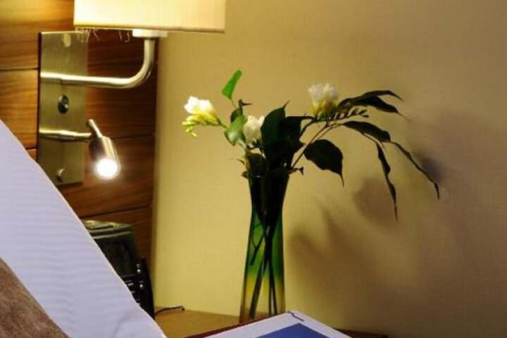 Room 6 of 70