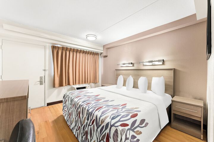 Standard | King Bed (9 of 18)