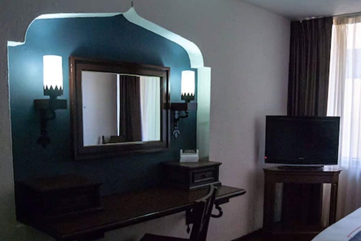 Room 27 of 62