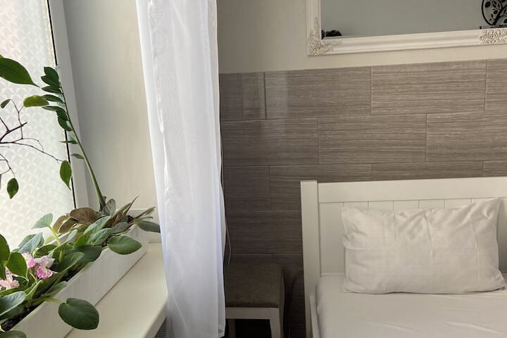 Room 32 of 68