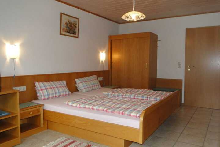 Room 2 of 67