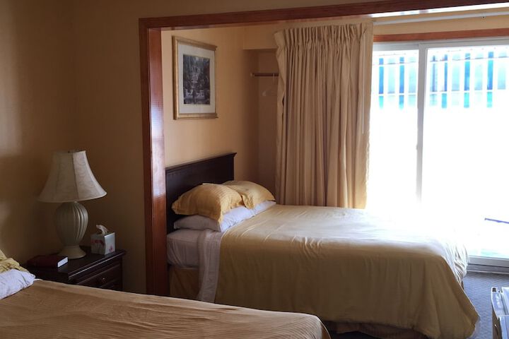Room 6 of 32