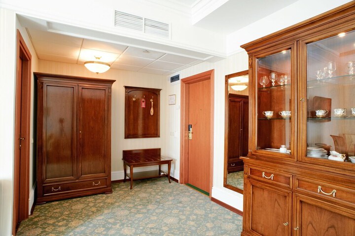 Room 32 of 69