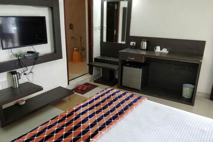 Room 3 of 16
