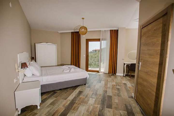 Room 8 of 38