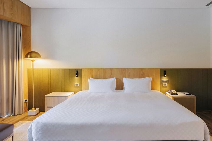Room 32 of 107