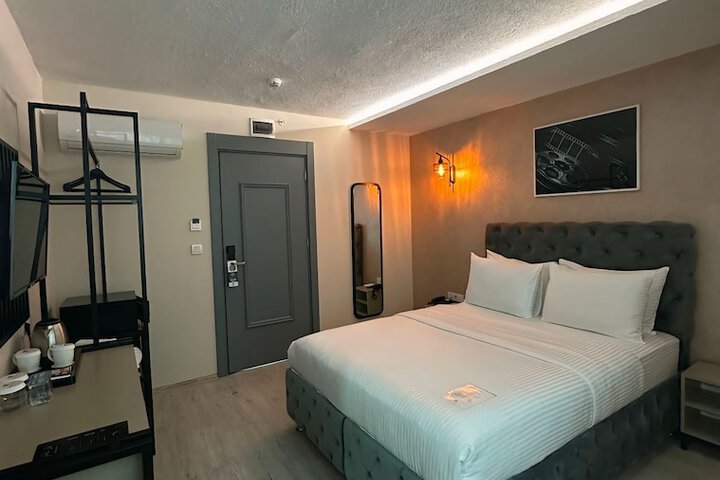 Room 5 of 38
