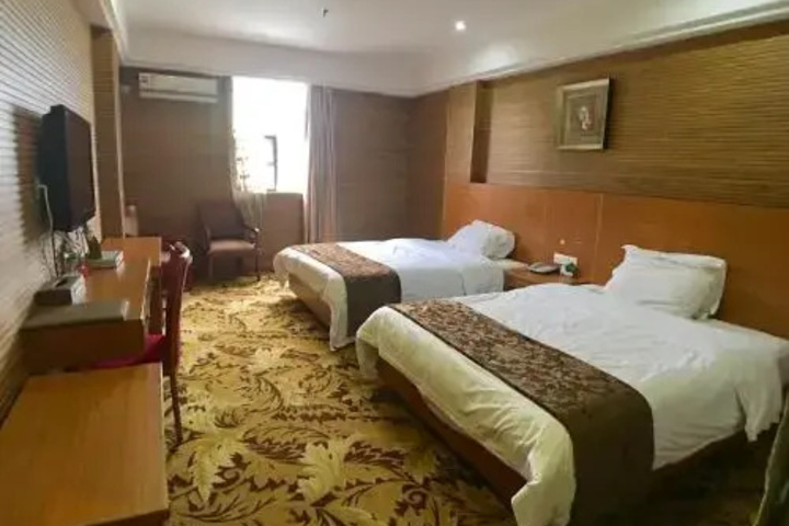Room 5 of 9