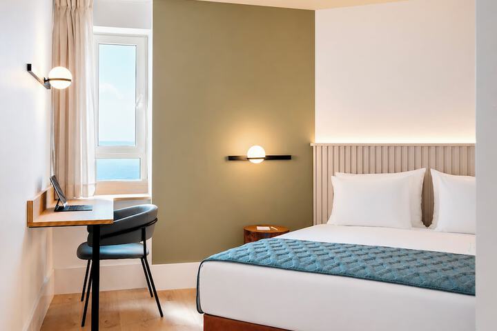 Room 48 of 100