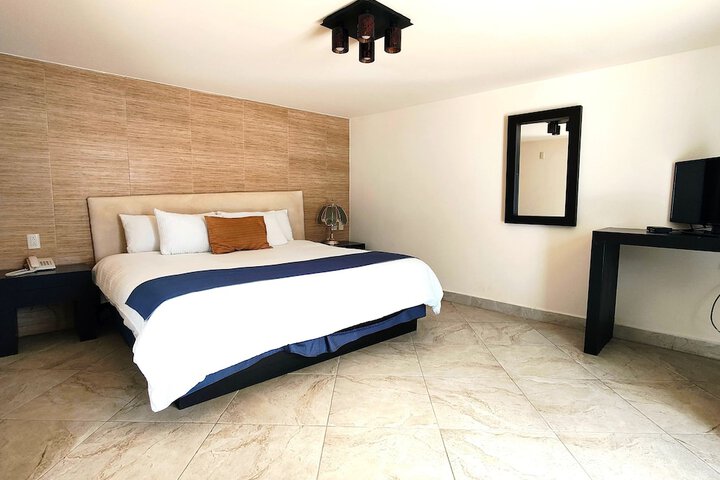 Room 5 of 38