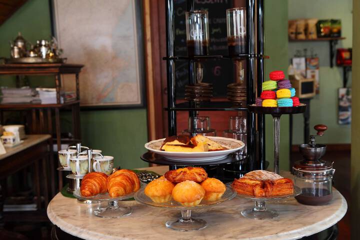 Breakfast/Coffee Service 21 of 33