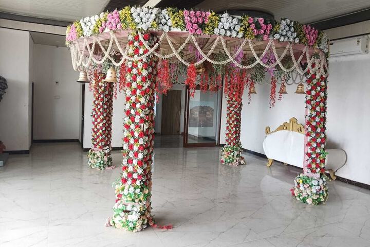 Ballroom/Hall 33 of 58