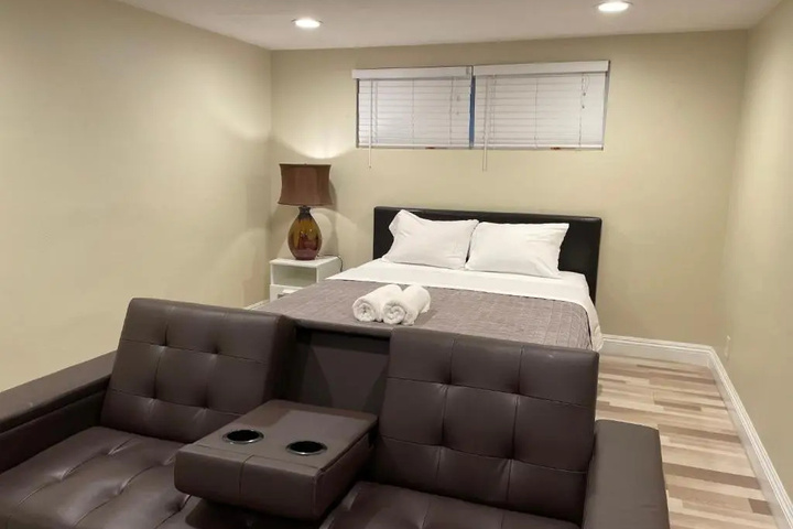 Image of Lovely Room in Private House near Disneyland
