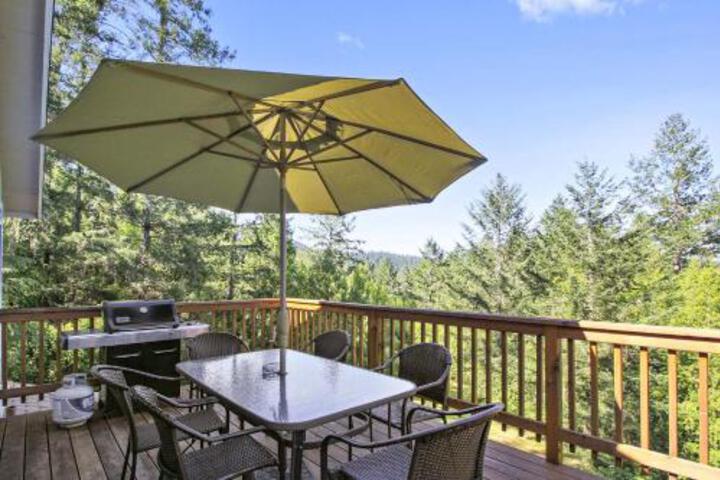 Hummingbird House in Forestville, CA
