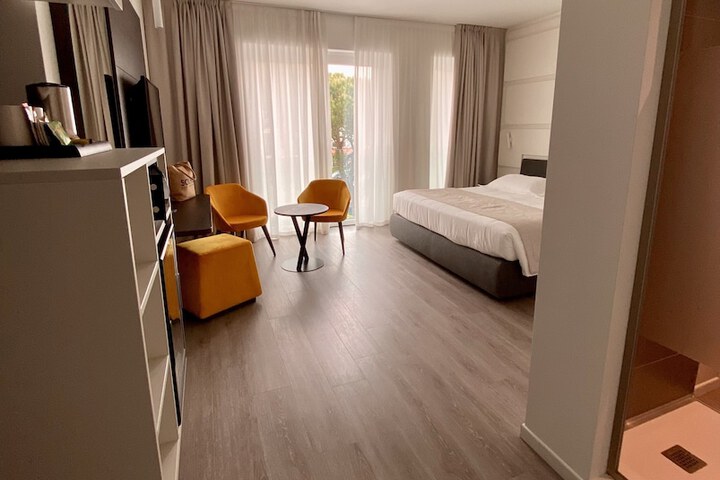 Room 28 of 89