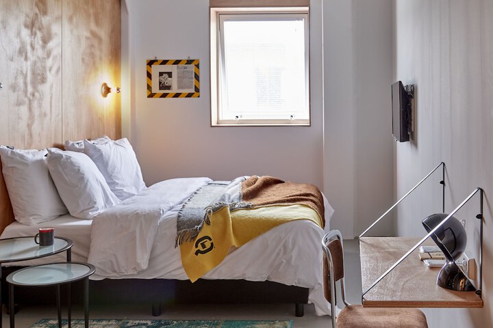 Room 18 of 52
