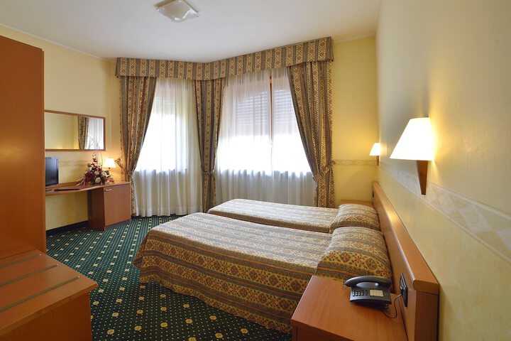 Room 6 of 21