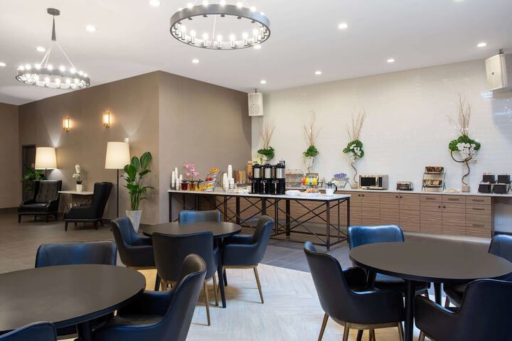 Breakfast/Coffee Service 37 of 43