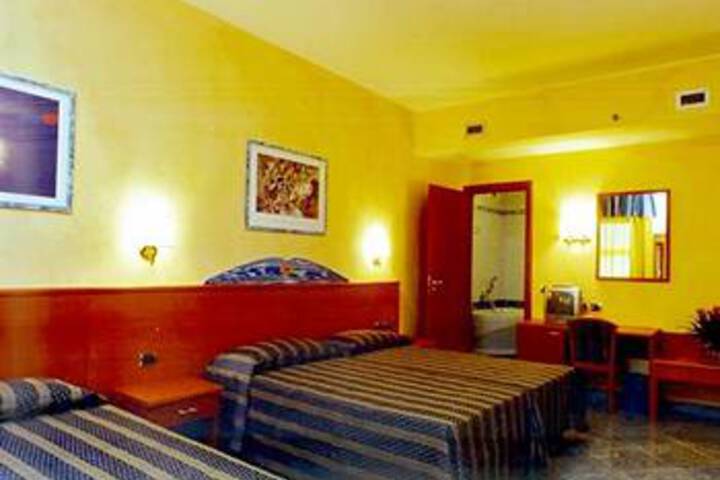 Room 18 of 25