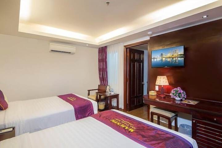 Room 27 of 61