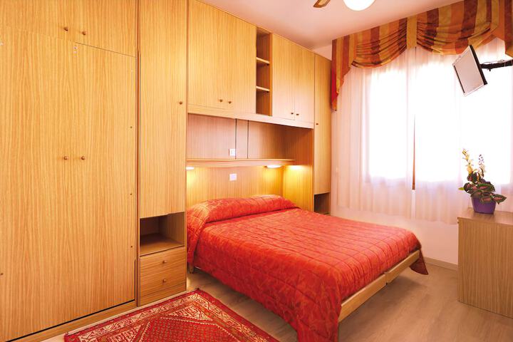 Room 3 of 6