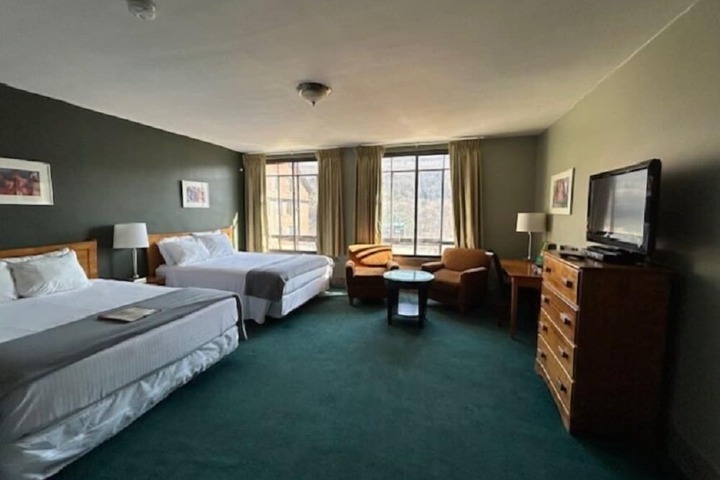 Interior Economy Queen Bed Pet Friendly (15 of 47)