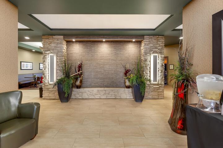 Entrance & Lobby