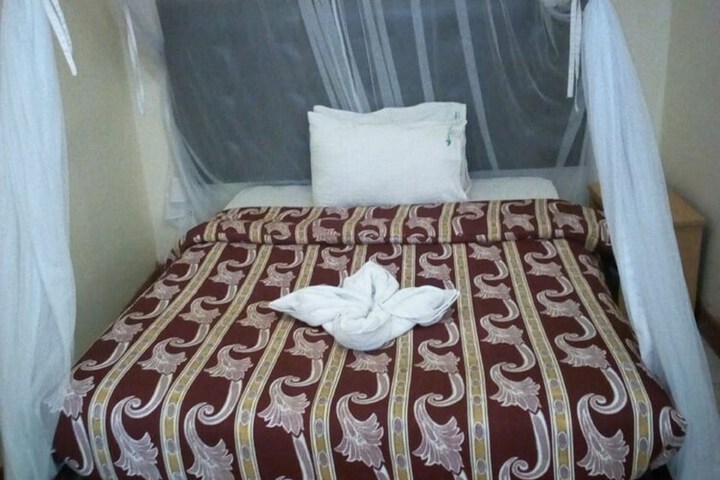 Room 6 of 18