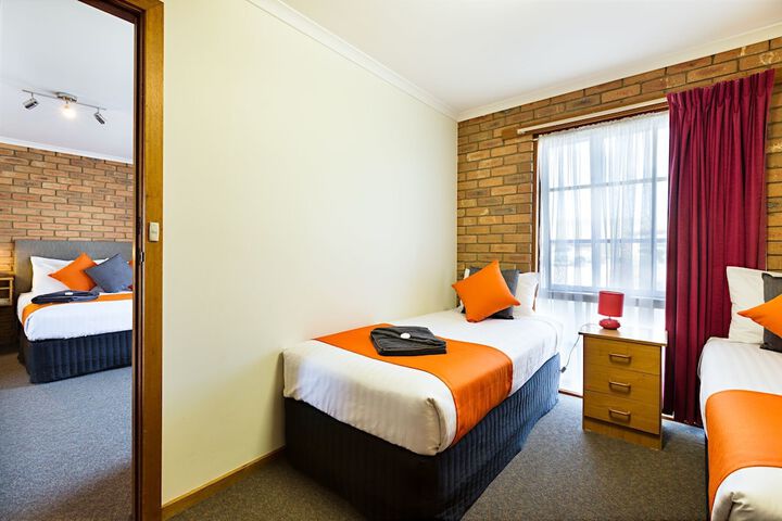 Room 4 of 52