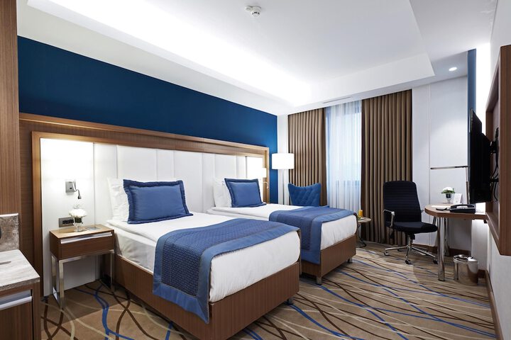 Room 9 of 27