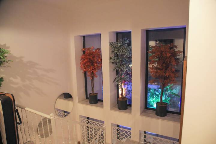 Ballroom/Hall 24 of 28
