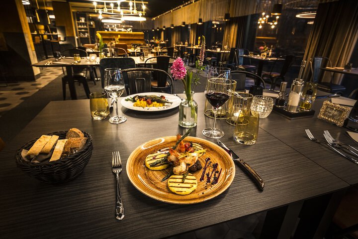 Dining 19 of 33