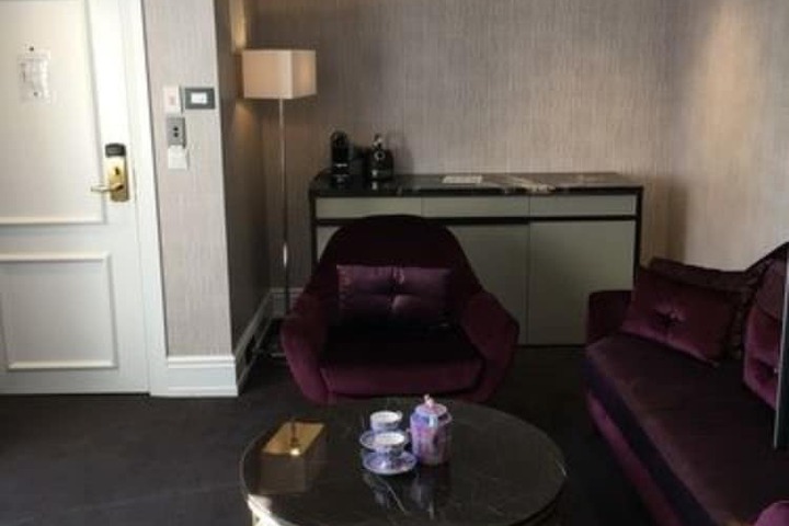 Room 8 of 108