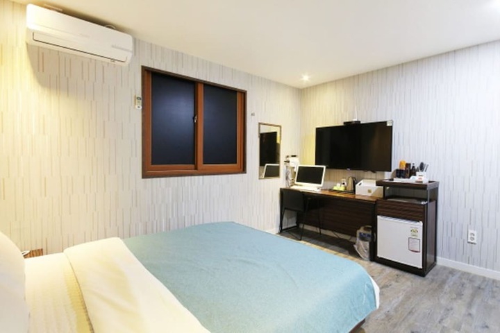 Room 21 of 48