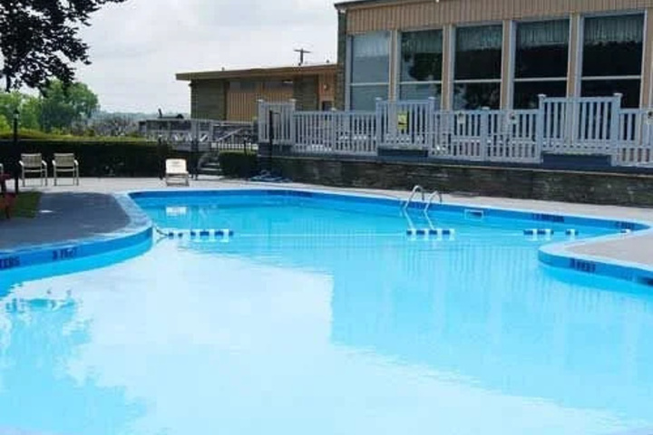 Pool 10 of 18