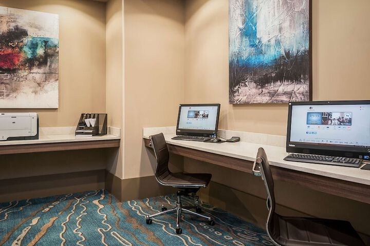 Business Center 40 of 43