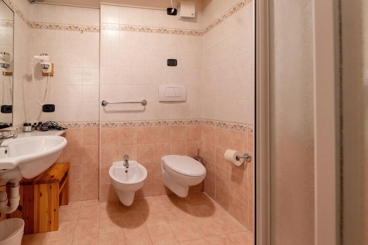 Room 73 of 155