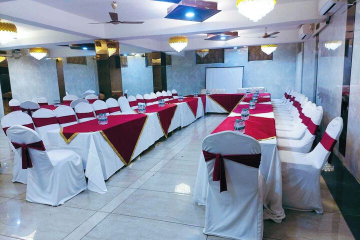 Ballroom/Hall 32 of 44