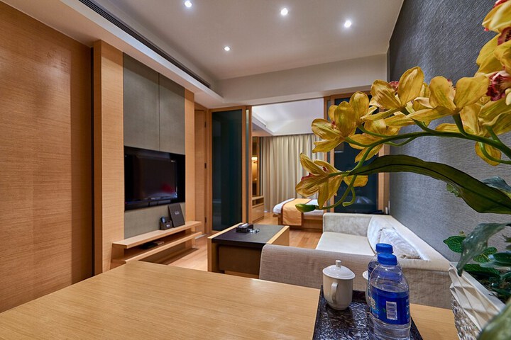 Room 12 of 76