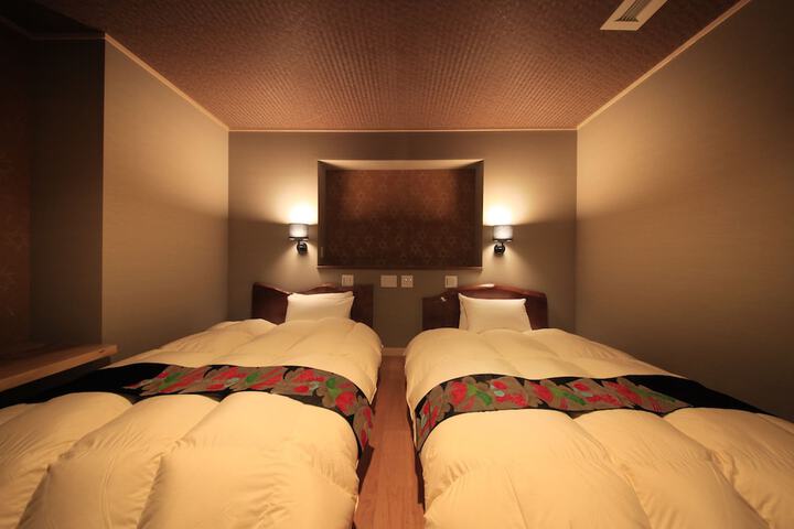 Room 4 of 81