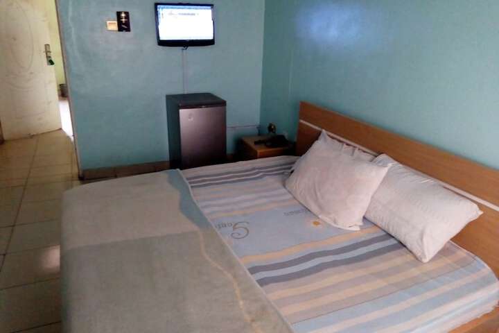 Room 5 of 17