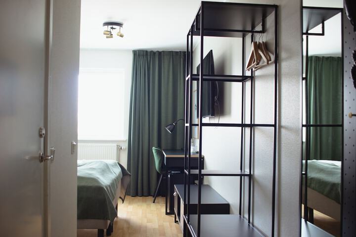 Room 33 of 49